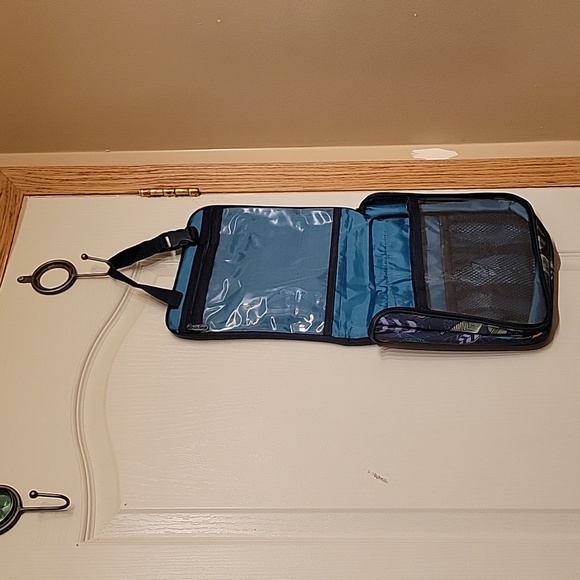 Thirty One Gifts Hanging Traveler Case - Picture 3 of 3